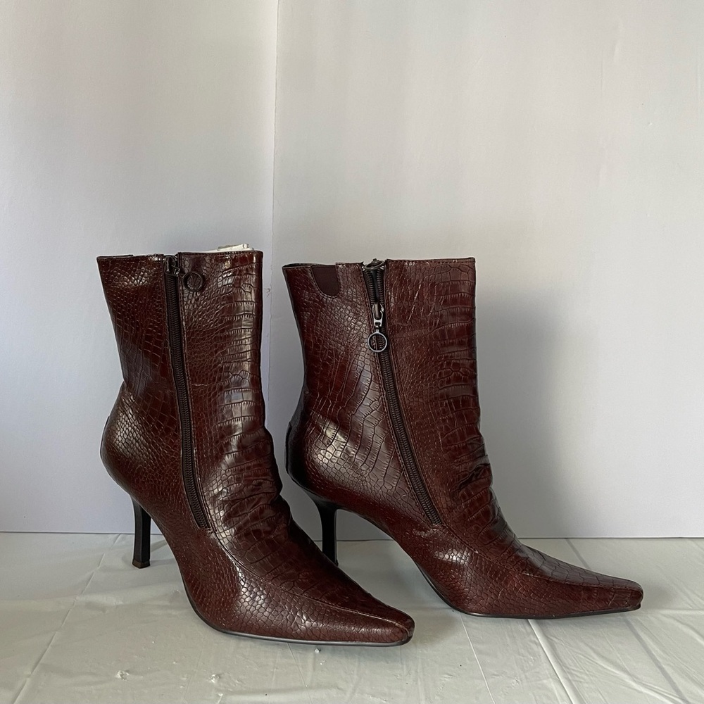 COVER GIRL Elegant Brown Croc Embossed Synthetic Ankle Boots Sz 11, GUC